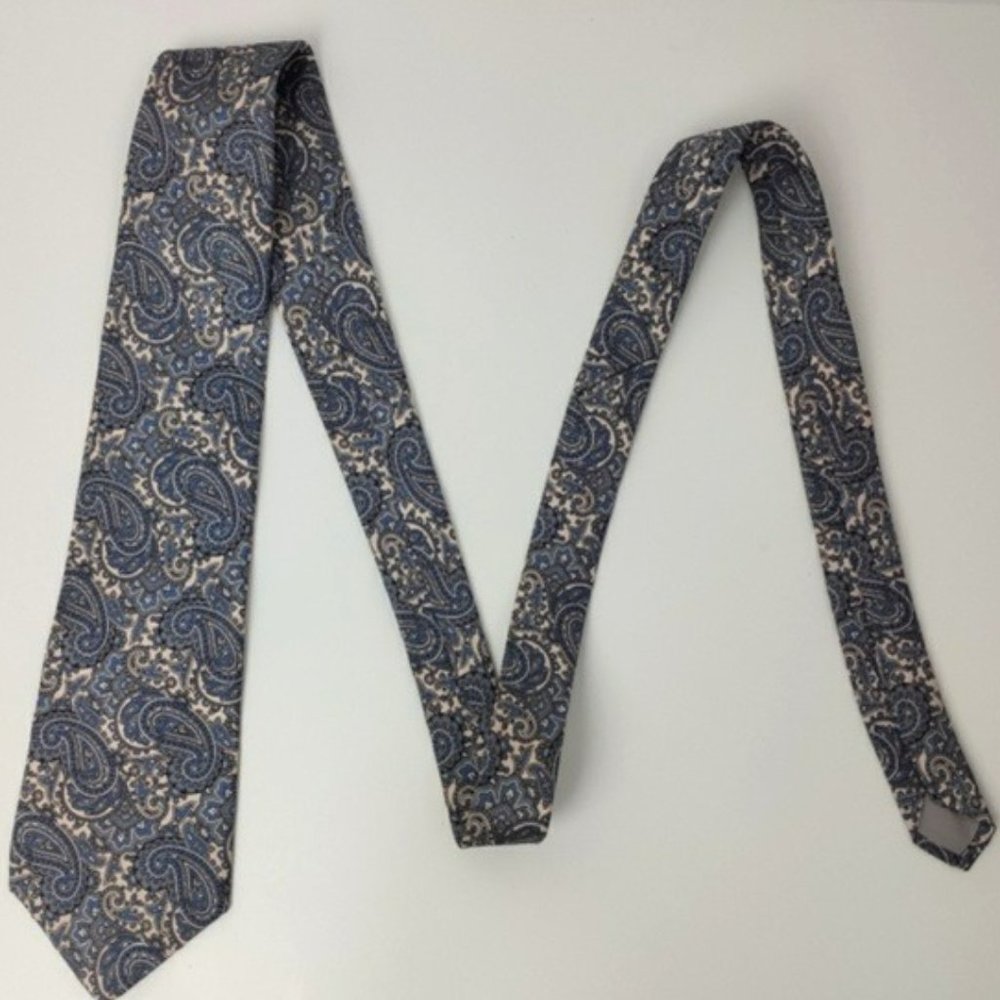 Brownstone Men's Tie Blue and Cream Paisley